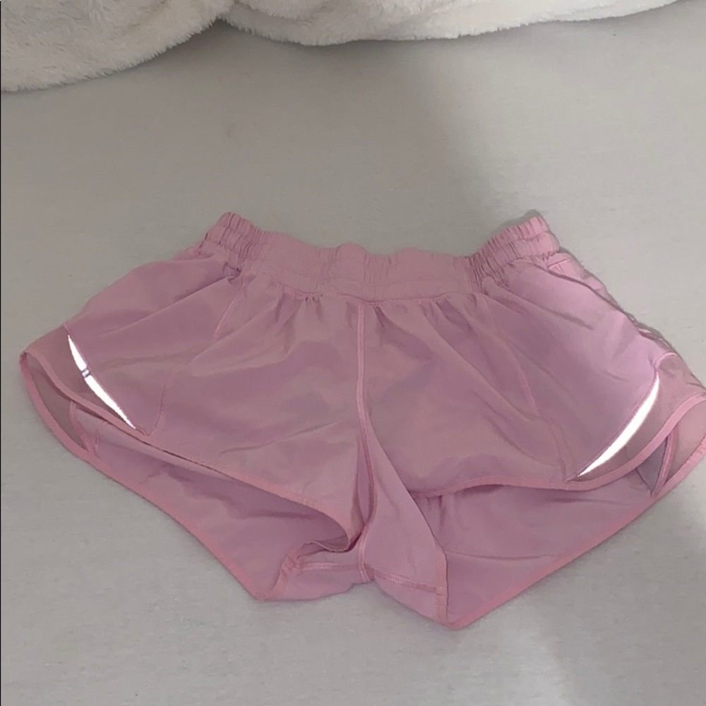 Lululemon hotty hot shorts pink 2.5 inch size 8
